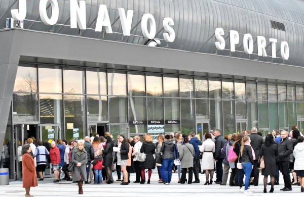 Prieš 10 metų suprojektuota, 6 metus statyta, šiandien Jonavos sporto arena mini vienerių metų sukaktį