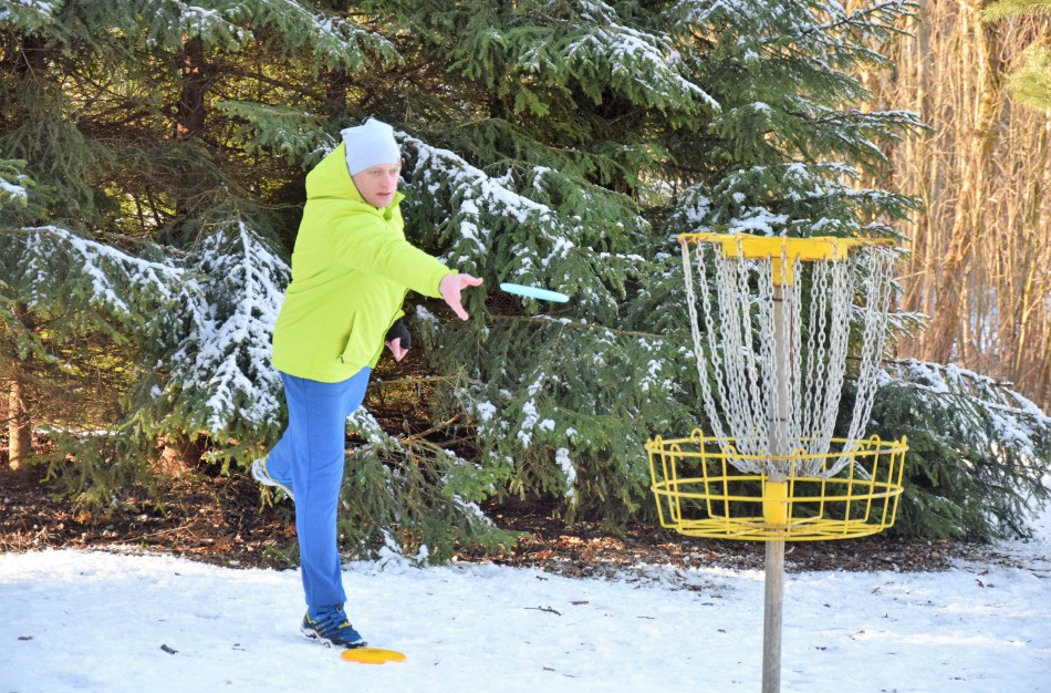 Karštos lietuvių ir latvių kovos Lietuvos diskgolfo žiemos čempionate vykusiame Jonavos rajone