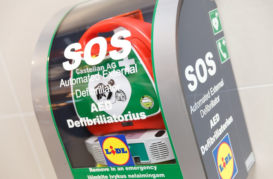 Visose „Lidl“ parduotuvėse – gyvybes gelbstintys defibriliatoriai