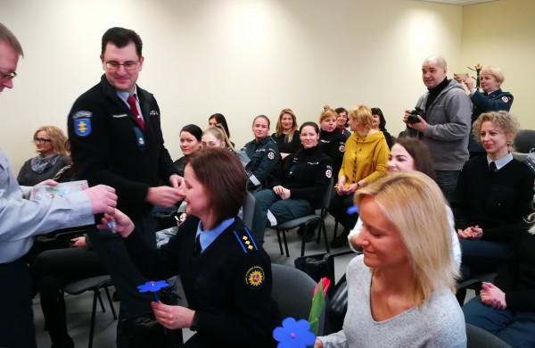 Pareigūnai sveikina visas moteris su kovo 8-ąja!