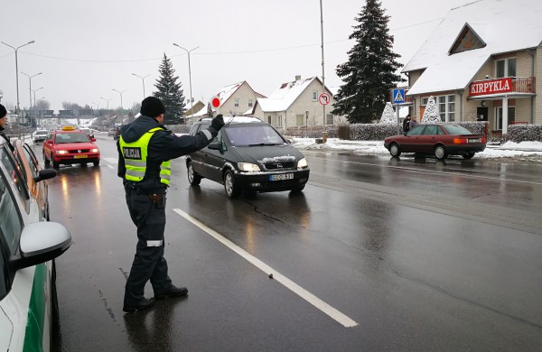 Pareigūnai sveikina visas moteris su kovo 8-ąja!
