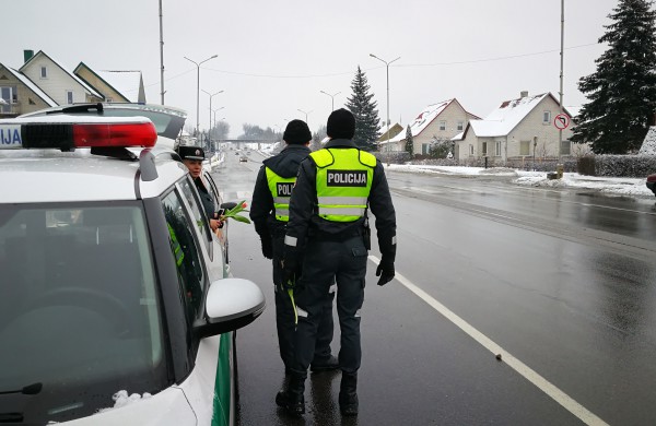 Pareigūnai sveikina visas moteris su kovo 8-ąja!