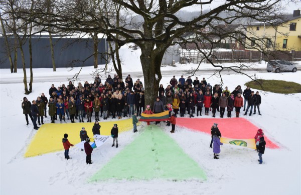 Jonavos politechnikos mokykla: „Šimtmečio minėjimas skatina jaunus žmones pasijausti neatsiejama valstybės dalimi“ 