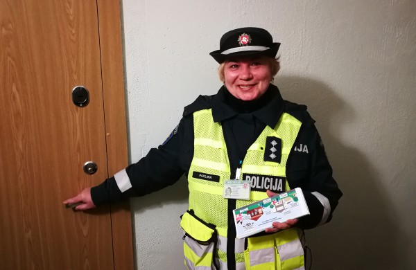 Antroji Jonavos policijos akcija daugiabučiuose: tikrino, ar gyventojai užsirakina duris