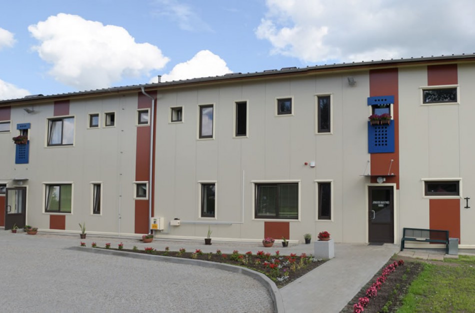 Jonavos nakvynės namuose užpuolimas peiliu 