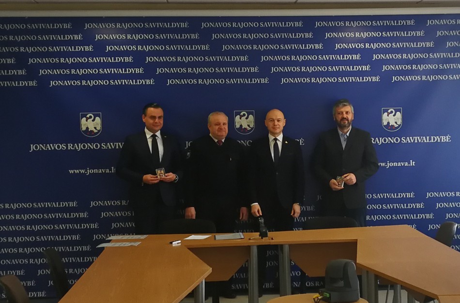 Šiandien papildytos savanorių ugniagesių gretos