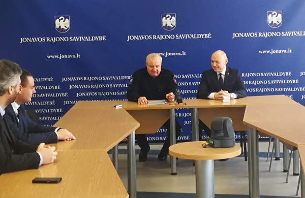 Šiandien papildytos savanorių ugniagesių gretos