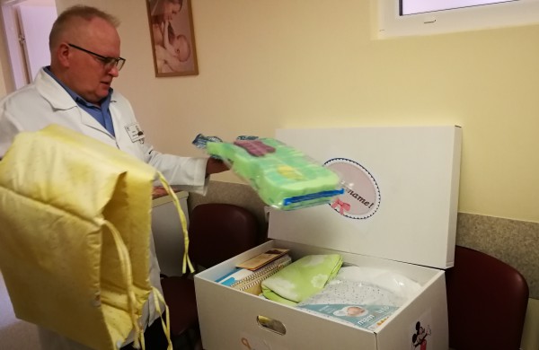 Šiandien įteiktas pirmasis kūdikio kraitelis