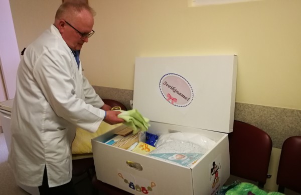 Šiandien įteiktas pirmasis kūdikio kraitelis