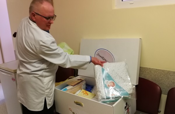 Šiandien įteiktas pirmasis kūdikio kraitelis