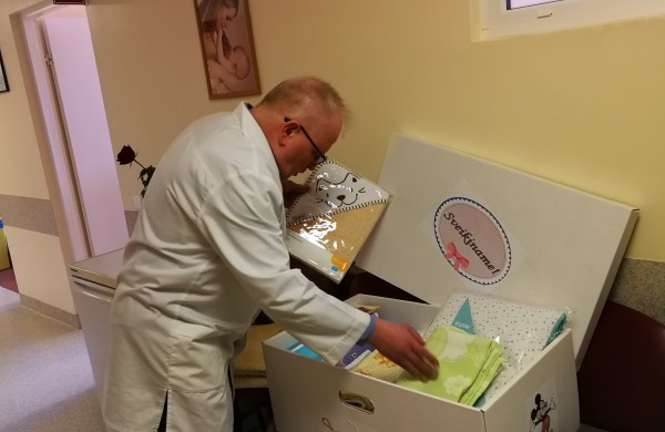 Šiandien įteiktas pirmasis kūdikio kraitelis