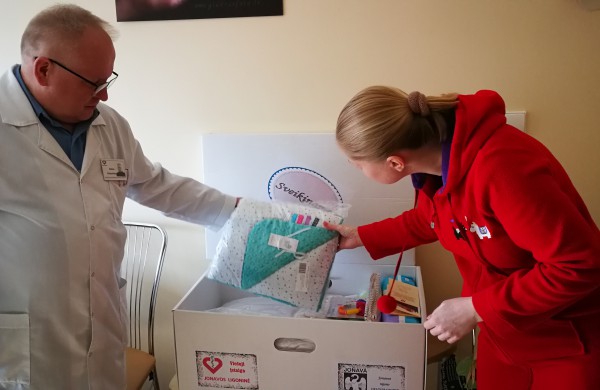 Šiandien įteiktas pirmasis kūdikio kraitelis