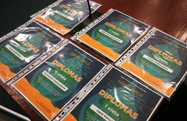 Apdovanoti vaikai, dalyvavę bendrovės „Jonavos vandenys“ konkurse