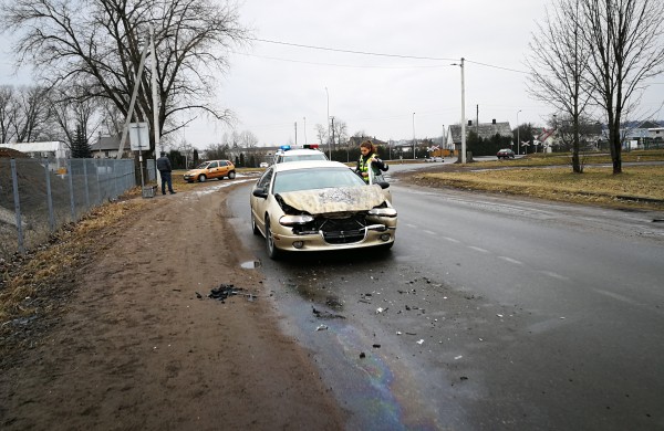Prieštaringai vertinamas A. Lobovas pateko į avariją – yra sužeistų