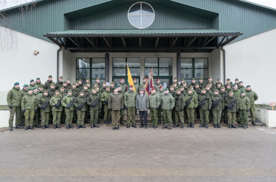 Savanorių pajėgas papildė pusšimtis karių savanorių