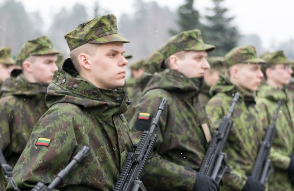 Savanorių pajėgas papildė pusšimtis karių savanorių