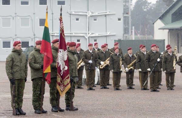 Savanorių pajėgas papildė pusšimtis karių savanorių