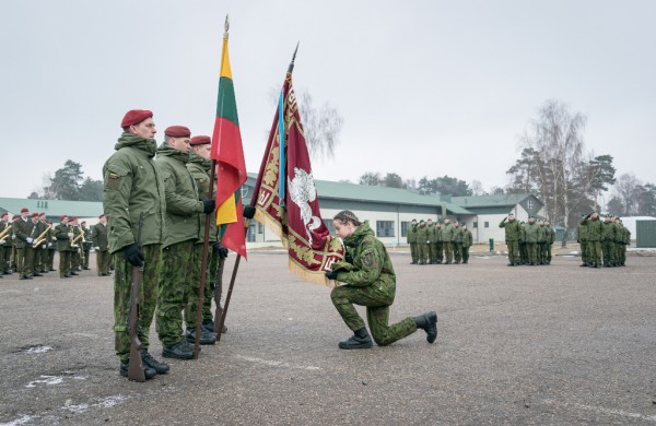 Savanorių pajėgas papildė pusšimtis karių savanorių