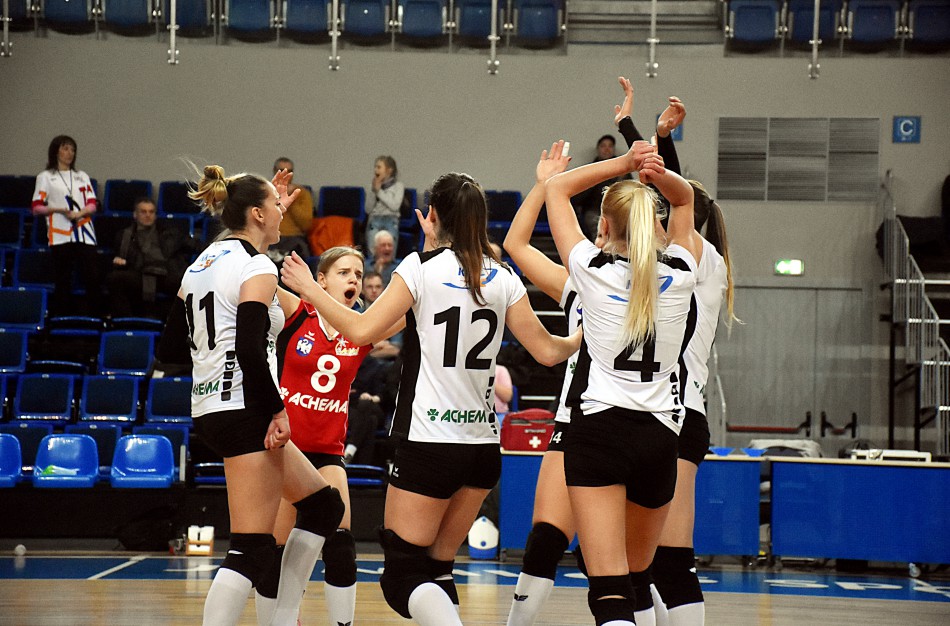 Pusfinalis pradėtas penkių setų trileriu