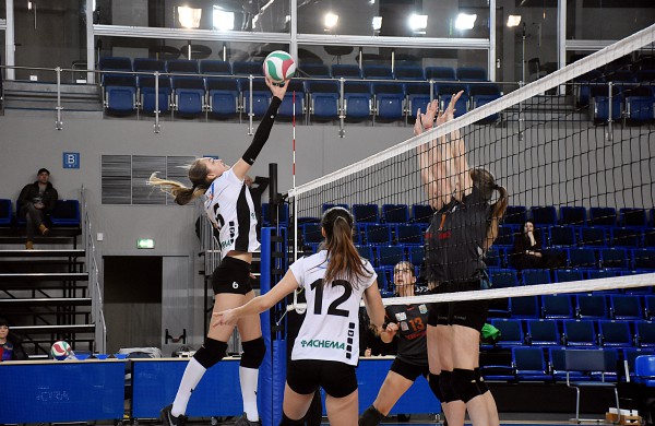 Pusfinalis pradėtas penkių setų trileriu