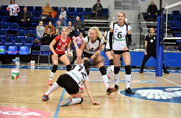 Pusfinalis pradėtas penkių setų trileriu