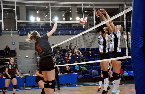 Pusfinalis pradėtas penkių setų trileriu