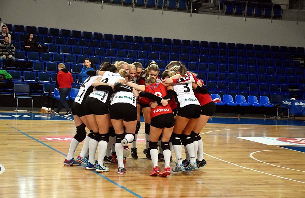 Pusfinalis pradėtas penkių setų trileriu