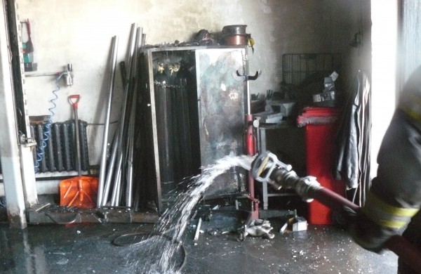 Itin pavojinga – degė propano, deguonies ir acetileno balionai