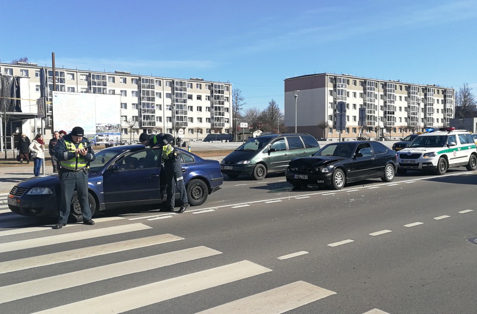 Avarija miesto centre – vairuotojas pasišalino iš įvykio vietos 