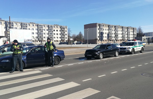 Avarija miesto centre – vairuotojas pasišalino iš įvykio vietos 
