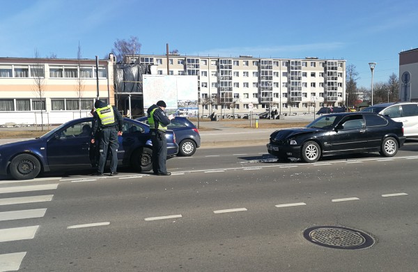 Avarija miesto centre – vairuotojas pasišalino iš įvykio vietos 