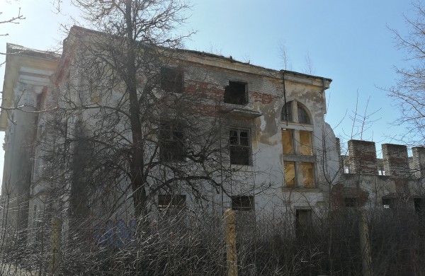 Apgriuvęs senasis baldų kombinatas: akimirka iki nelaimės