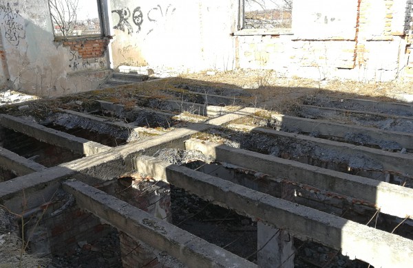 Apgriuvęs senasis baldų kombinatas: akimirka iki nelaimės