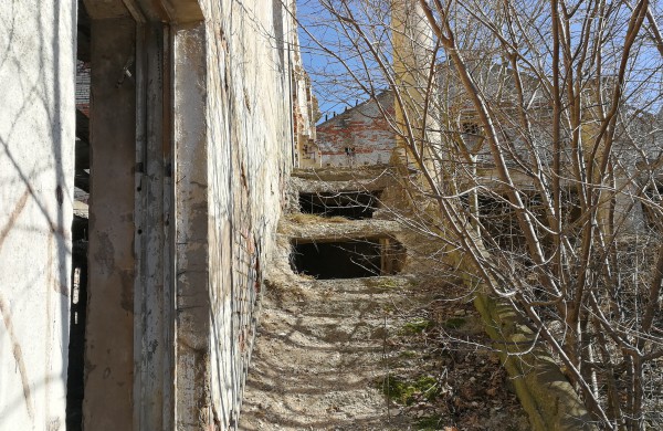 Apgriuvęs senasis baldų kombinatas: akimirka iki nelaimės