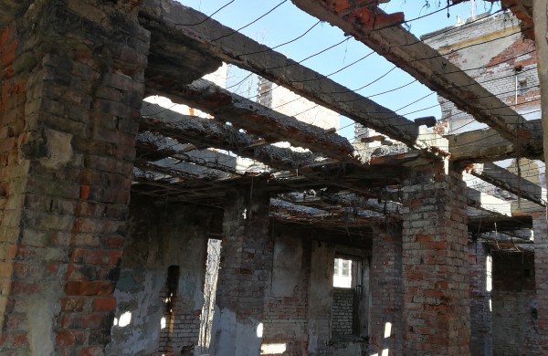 Apgriuvęs senasis baldų kombinatas: akimirka iki nelaimės