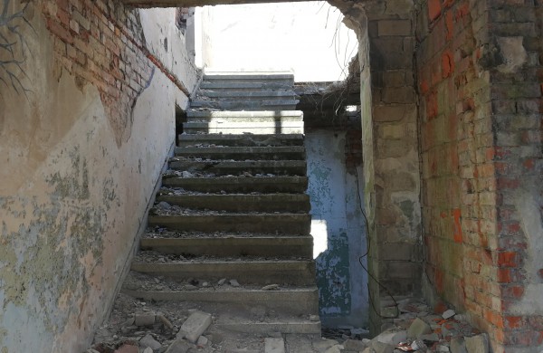 Apgriuvęs senasis baldų kombinatas: akimirka iki nelaimės