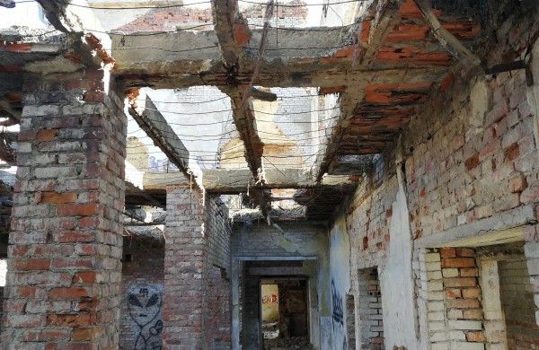 Apgriuvęs senasis baldų kombinatas: akimirka iki nelaimės