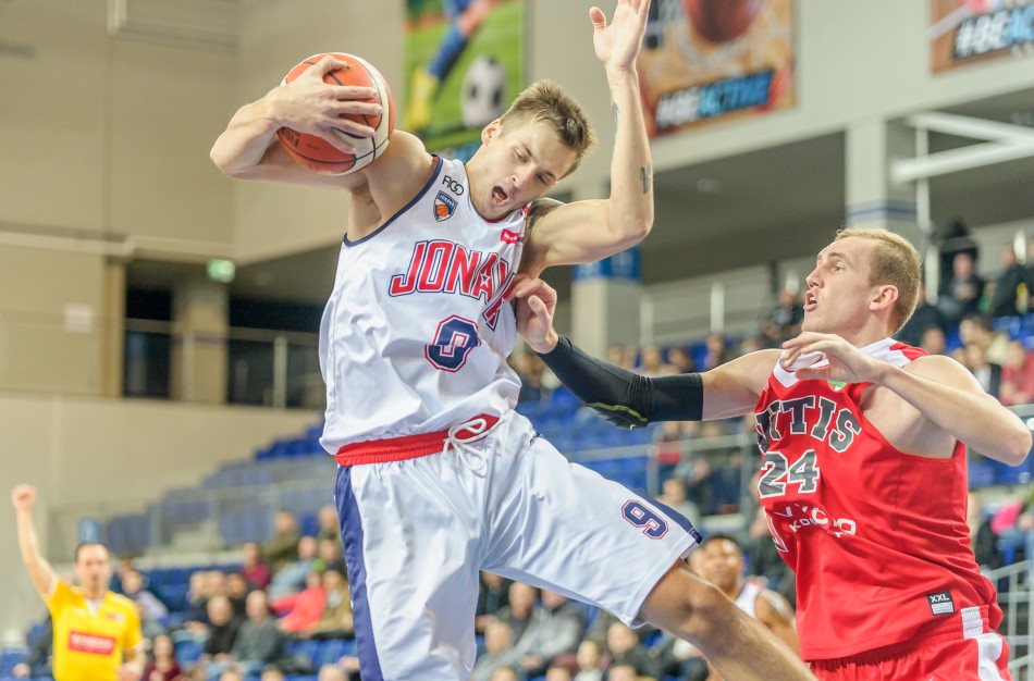 „Jonava“ trečiąjį kartą ketvirtfinalio serijoje pralaimėjo „Vyčiui“ ir baigė pasirodymą sezone