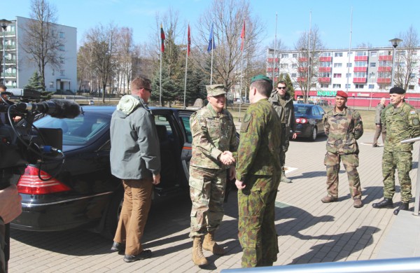 Lietuvoje dislokuotoje NATO priešakinių pajėgų kovinėje grupėje lankėsi Vyriausiasis sąjungininkų pajėgų Europoje vadas   