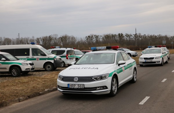 Pareigūnai patikrino savo vairavimo įgūdžius esant sudėtingoms sąlygoms
