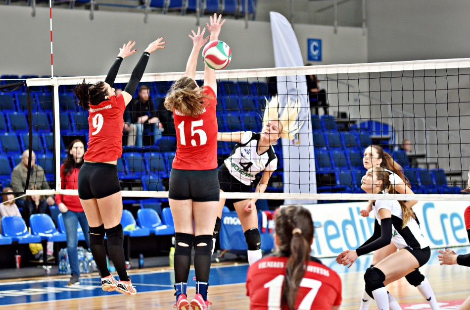 Lietuvos tinklinio čempionato finalai startavo atkakliu vyrų mūšiu ir šeimininkių pergale