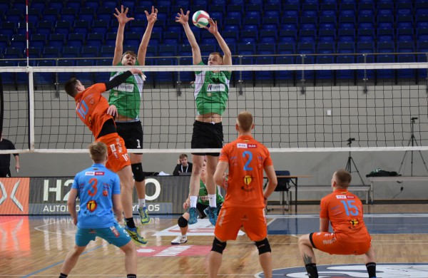Lietuvos tinklinio čempionato finalai startavo atkakliu vyrų mūšiu ir šeimininkių pergale