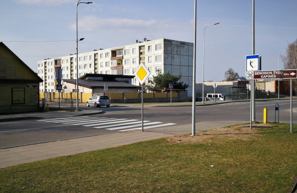 Dvi pėsčiųjų perėjos, kuri tikroji?