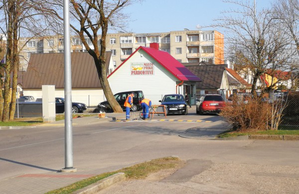 Dvi pėsčiųjų perėjos, kuri tikroji?