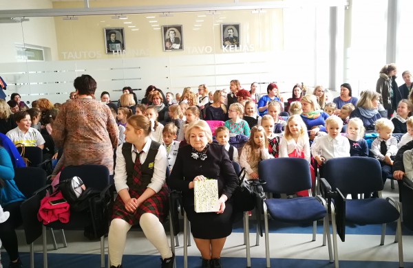 Apdovanoti eilėraščių, rašinėlių ir piešinių konkurso „Augu Lietuvoje/Jonavoje laimingas 2018“ dalyviai