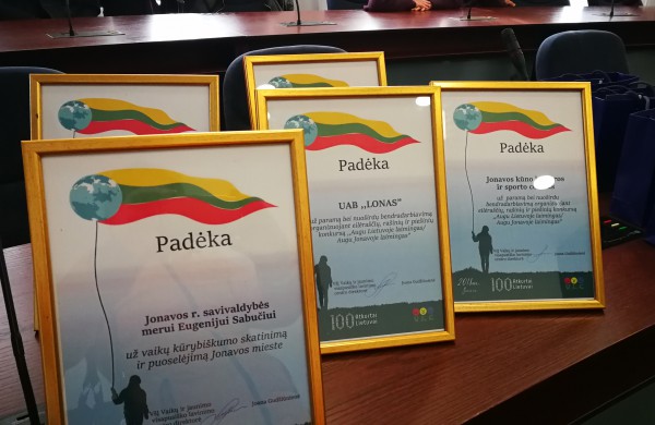 Apdovanoti eilėraščių, rašinėlių ir piešinių konkurso „Augu Lietuvoje/Jonavoje laimingas 2018“ dalyviai