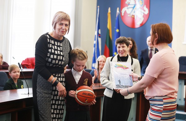 Apdovanoti eilėraščių, rašinėlių ir piešinių konkurso „Augu Lietuvoje/Jonavoje laimingas 2018“ dalyviai