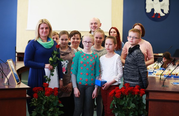 Apdovanoti eilėraščių, rašinėlių ir piešinių konkurso „Augu Lietuvoje/Jonavoje laimingas 2018“ dalyviai