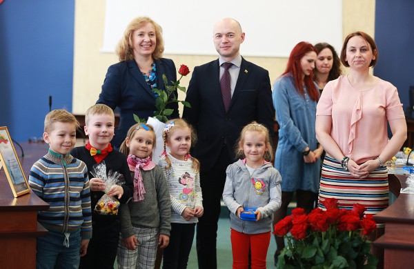 Apdovanoti eilėraščių, rašinėlių ir piešinių konkurso „Augu Lietuvoje/Jonavoje laimingas 2018“ dalyviai
