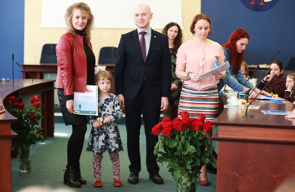 Apdovanoti eilėraščių, rašinėlių ir piešinių konkurso „Augu Lietuvoje/Jonavoje laimingas 2018“ dalyviai